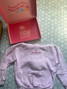 Pink Palm Puff Women's Light Pink Pullover Hoodie